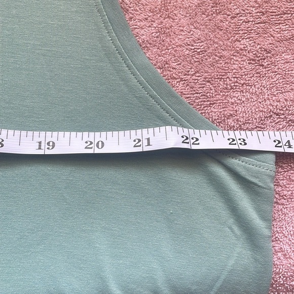 NWT- WOMENS GRAPHIC SLEEVELESS
XL- SAGE GREEN - Picture 8 of 9